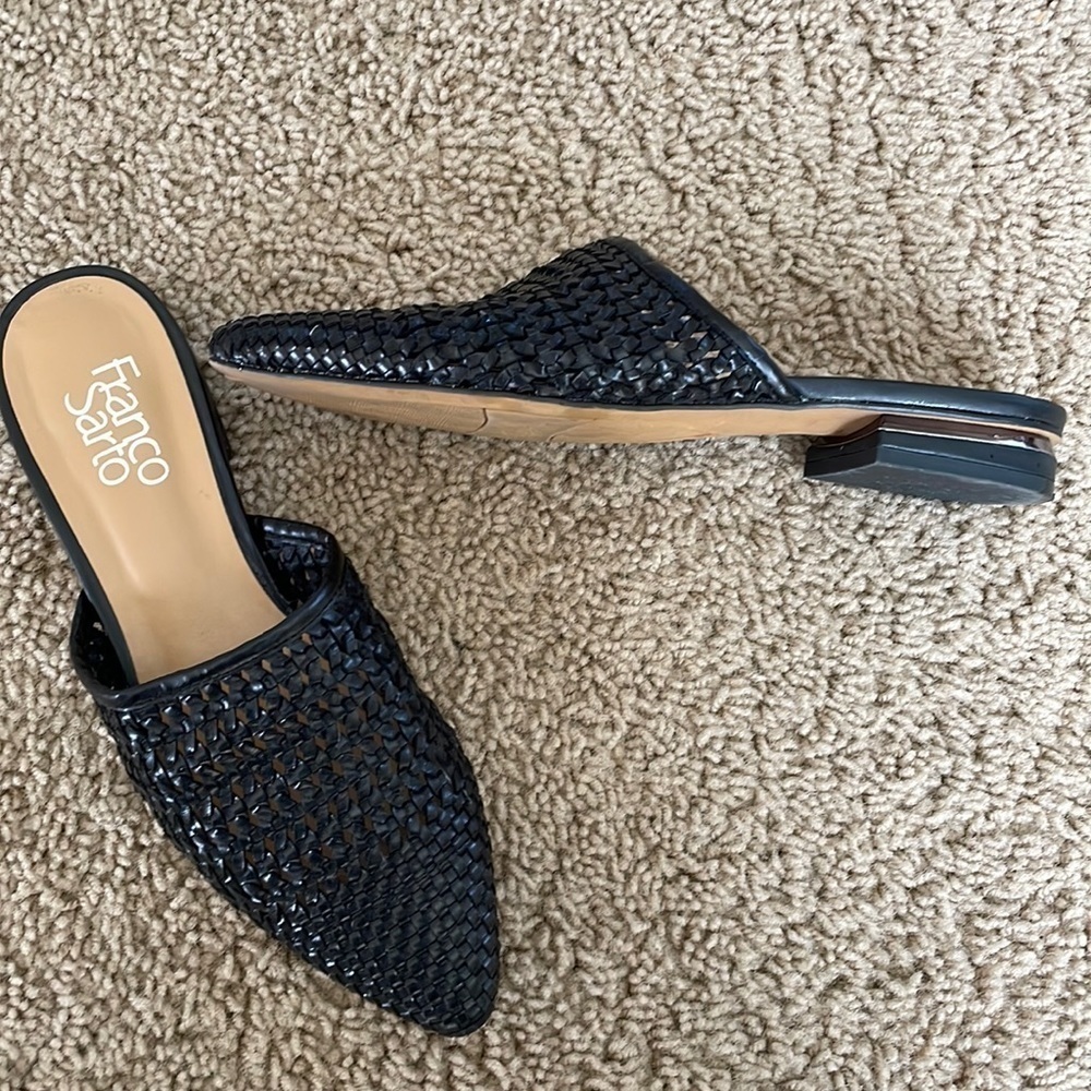 𝅺Franco sarto leather slides sz 6